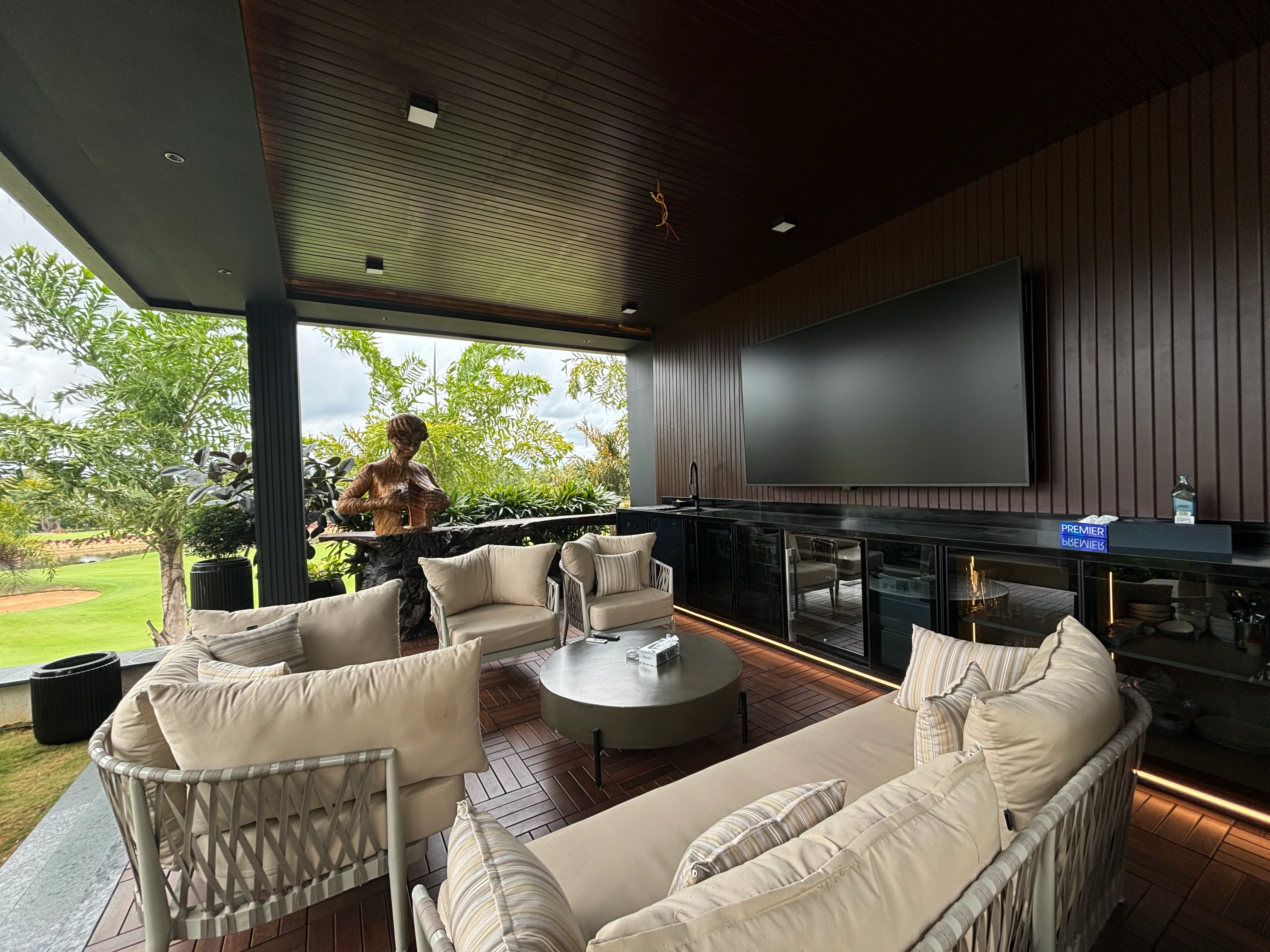 Final Handover: How the Space Came Alive-0